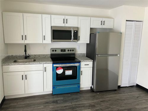 4-467 Nw 8th St, North Miami, FL, 33136-3350 | Card Image
