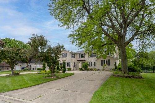 3745 Whirlaway Dr, Northbrook, IL, 60062-6313 | Card Image
