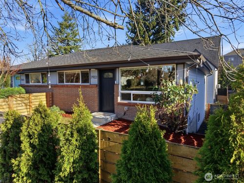 7922 9th Ave Sw, Seattle, WA, 98106-2107 | Card Image