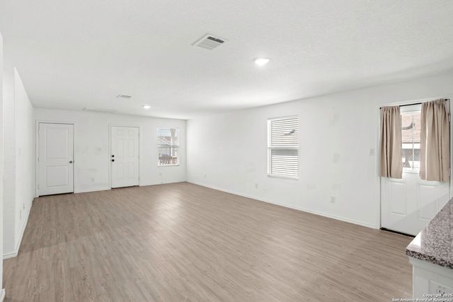 7119 Satellite Way, House other with 3 bedrooms, 2 bathrooms and null parking in San Antonio TX | Image 4