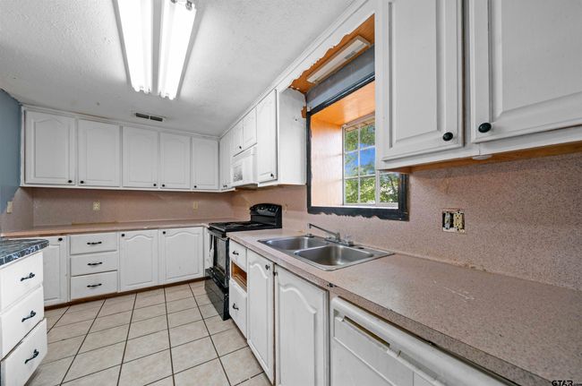 709 E Magnolia St, House other with 3 bedrooms, 2 bathrooms and null parking in Troup TX | Image 15