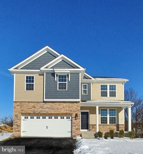 121 Winding Rd, FORKS TOWNSHIP, PA, 18040-8807 | Card Image