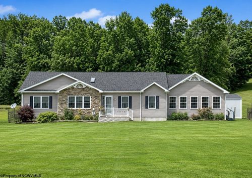 77 Sedona Ln, Montrose, WV, 26283-9809 | Card Image