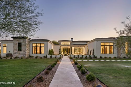 8230 N Mockingbird Ln, Paradise Valley, AZ, 85253-2504 | Card Image