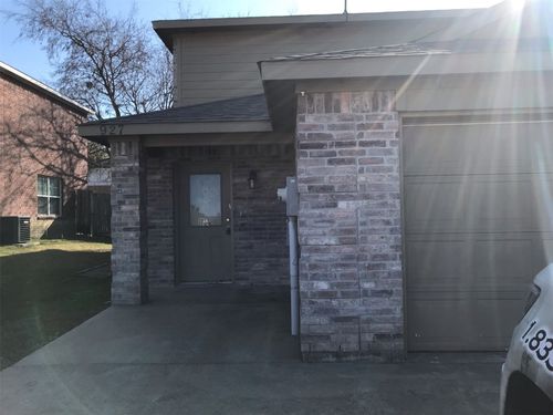 927 Parkplace Rdg, Princeton, TX, 75407-6766 | Card Image
