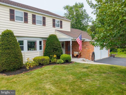 284 Manor Rd, HARLEYSVILLE, PA, 19438-1921 | Card Image
