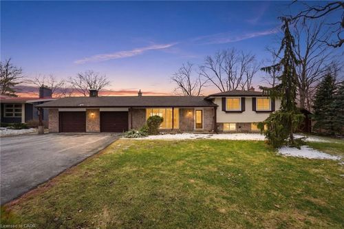 1 Thorncrest Blvd, Dundas, ON, L9H7L1 | Card Image