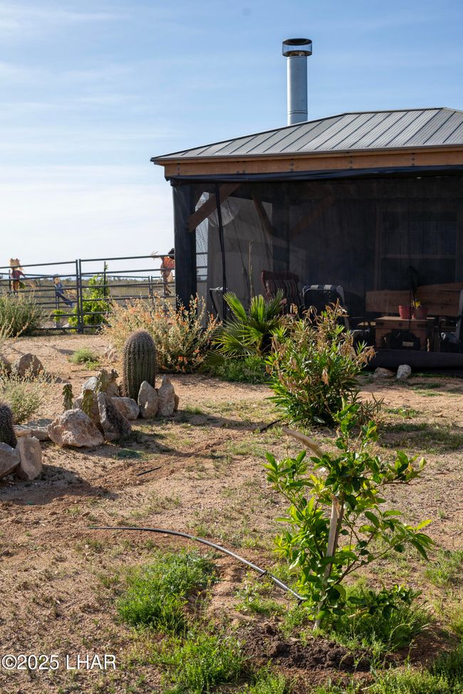 Fenced garden area | Image 36