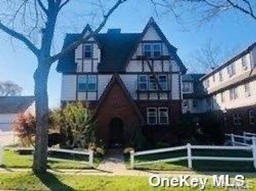 c3-50 The Cres, Babylon, NY, 11702 | Card Image