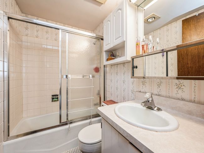 301 1 St St, House other with 3 bedrooms, 4 bathrooms and null parking in Shellsburg IA | Image 13