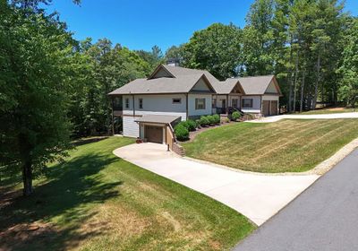 202 Fox Lake, Home with 3 bedrooms, 3 bathrooms and 3 parking in Blairsville GA | Image 1