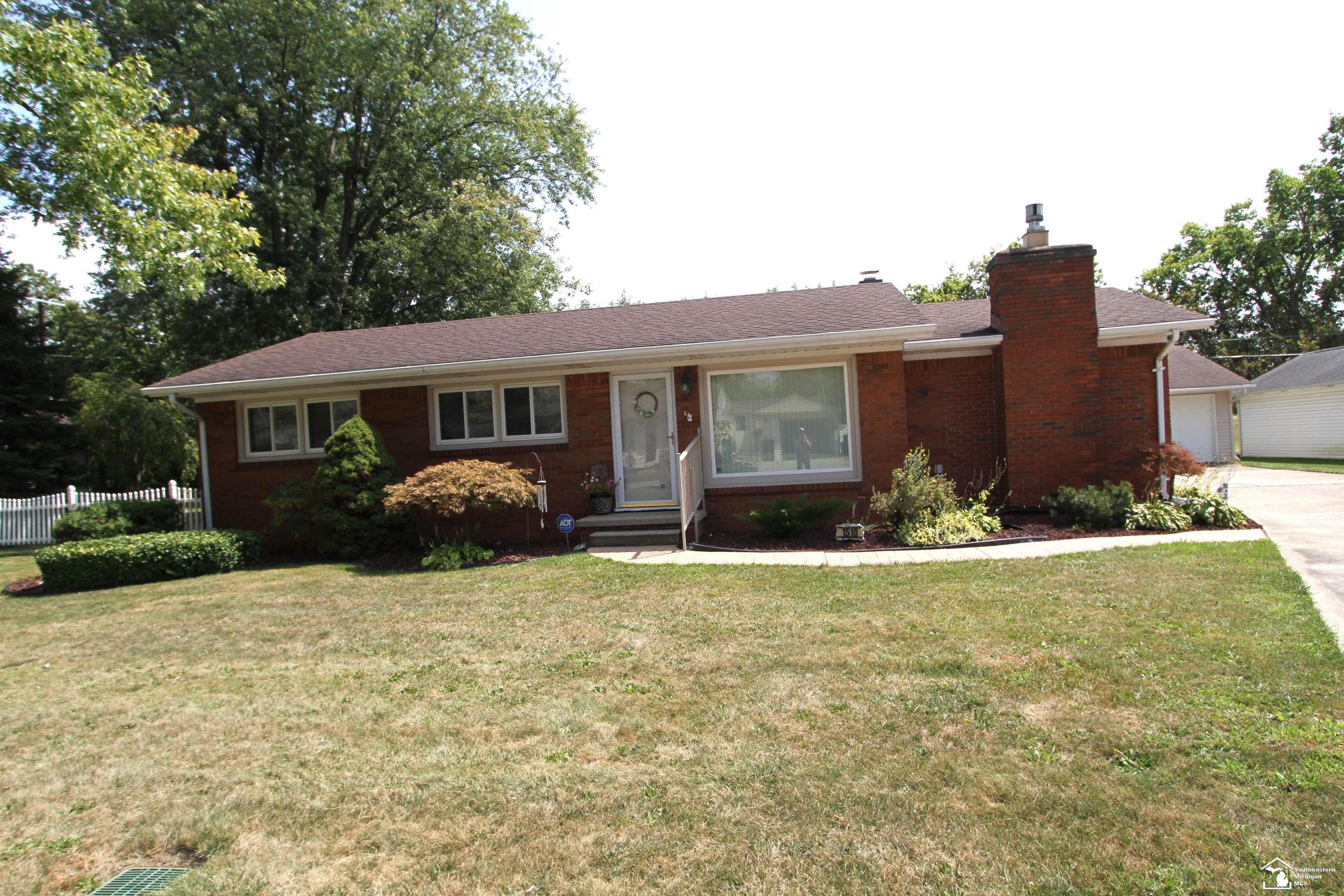 Sunrise Blvd, Monroe, MI 48162