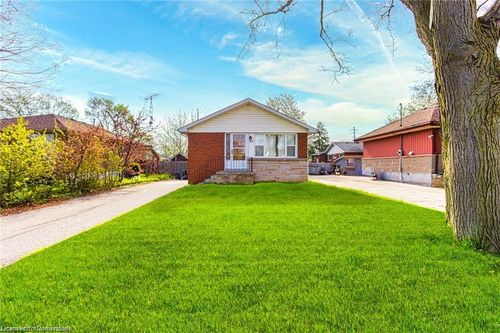 lower-75 Manning Ave, Hamilton, ON, L9A3E6 | Card Image