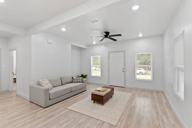 4166 Gladewater Rd, House other with 3 bedrooms, 2 bathrooms and null parking in Dallas TX | Image 4