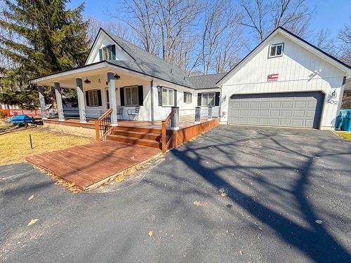 402 Sheffield Dr, Roscommon, MI, 48653-8545 | Card Image
