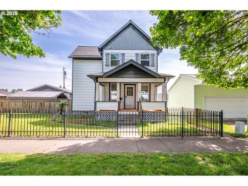 136 3rd Ave Sw, Castle Rock, WA, 98611-8111 | Card Image