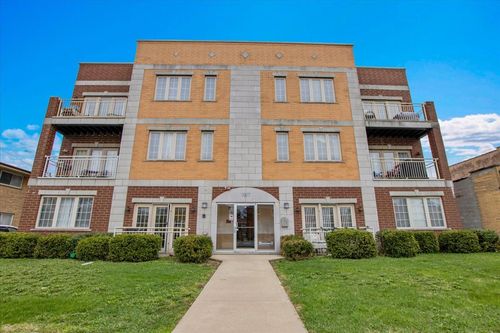 3w-9107 Grand Ave, Franklin Park, IL, 60131-3057 | Card Image