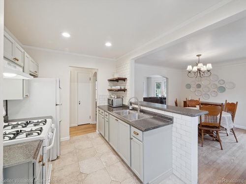 5794 Dickerson St, Detroit, MI, 48213-3506 | Card Image