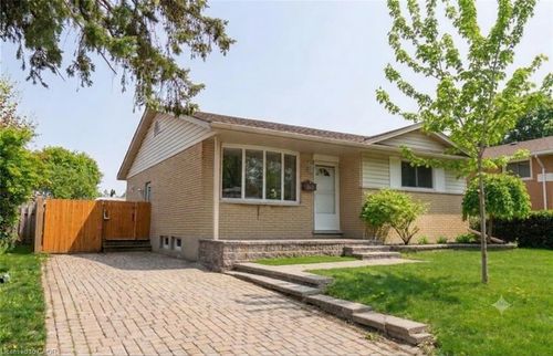 615 Dogwood Lane, Waterloo, ON, N2L4Y2 | Card Image