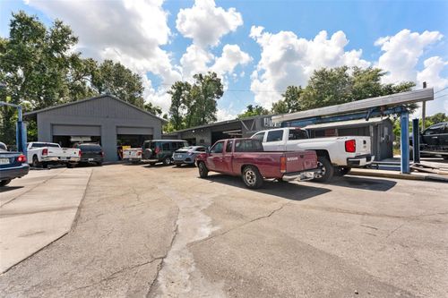 1814 S Parsons Ave, Seffner, FL, 33584-5204 | Card Image