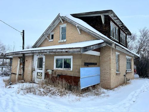 219 2 Ave Se, Youngstown, AB, T0J3P0 | Card Image