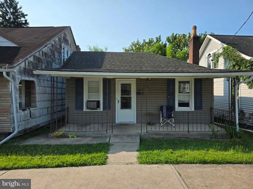 622 W 5th St, LEWISTOWN, PA, 17044-2027 | Card Image