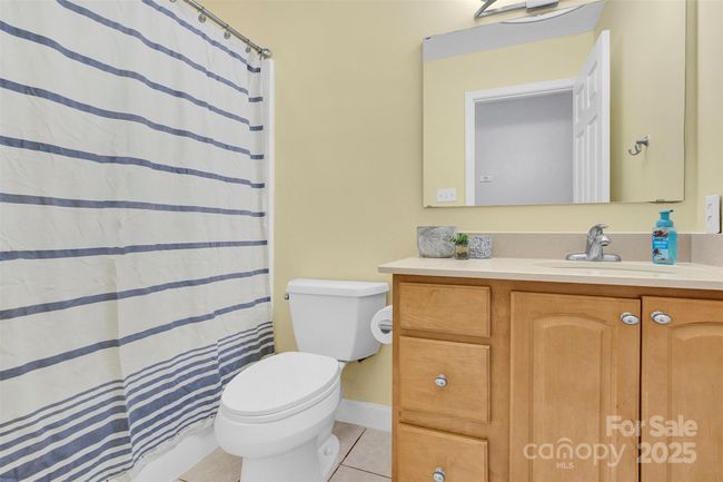 Full Bath off Hallway | Image 25