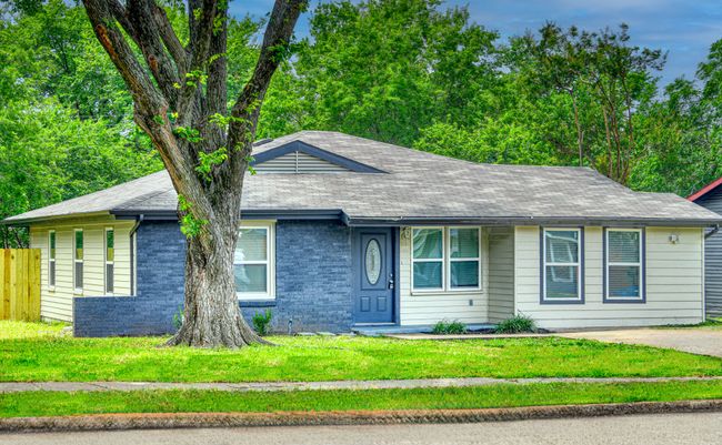 Single story home with a front yard and roof with shingles | Image 14
