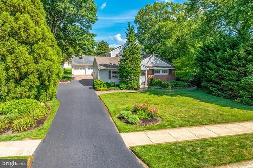 4 E Church Rd, PLYMOUTH MEETING, PA, 19462-7138 | Card Image