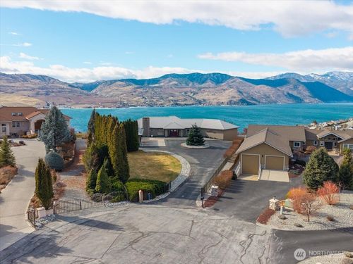 333 Highpoint Pl, Chelan, WA, 98816-9543 | Card Image