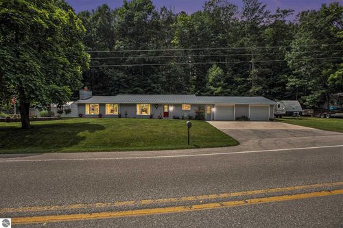 4184 Holiday Rd, Traverse City, MI, 49686-3932 | Card Image