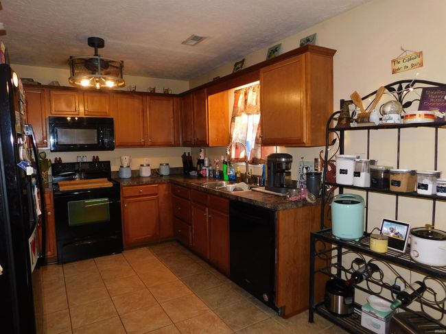 11907 Perry Crossing Pkwy, House other with 3 bedrooms, 2 bathrooms and null parking in Sellersburg IN | Image 10