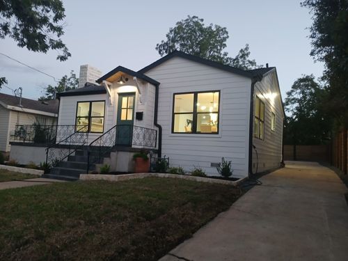 2009 Hamilton Ave, Austin, TX, 78702-2821 | Card Image