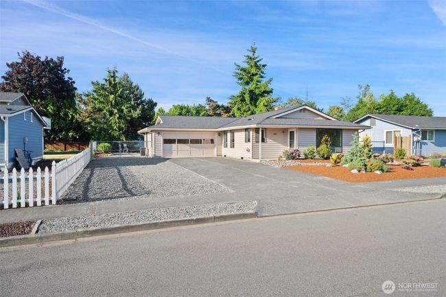 807 W Fir St, House other with 2 bedrooms, 2 bathrooms and 2 parking in Sequim WA | Image 32