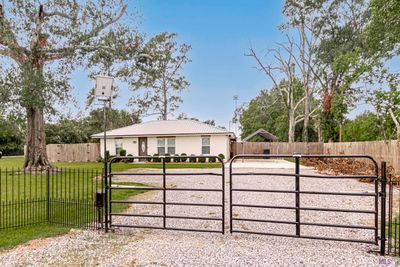 16463 Joe Sevario Rd, House other with 3 bedrooms, 2 bathrooms and null parking in Prairieville LA | Image 1