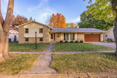 11 Manor Drive, House other with 3 bedrooms, 2 bathrooms and 2 parking in Pontiac IL | Image 1