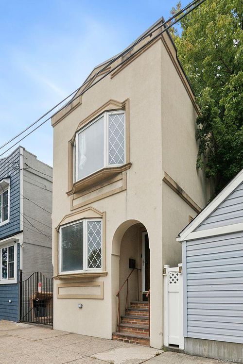 1-7809 77th Ave, Glendale, NY, 11385-7518 | Card Image