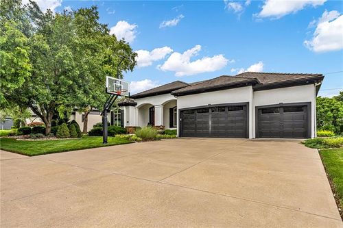 2421 Ne Lake Breeze Dr, Lee's Summit, MO, 64086-7066 | Card Image
