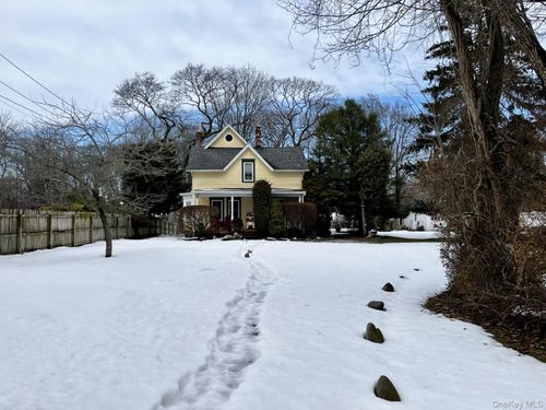 7 Gerhardy Ct, East Islip, NY, 11730-1709 | Card Image