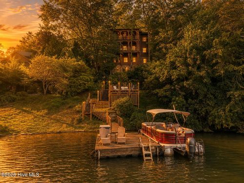 4 Lakeside Trl, Robbinsville, NC, 28771-6897 | Card Image
