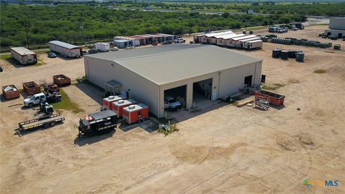 8609 Lone Tree Rd, Victoria, TX, 77905-5942 | Card Image