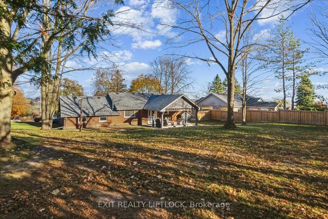 577 Spillsbury Dr, House other with 3 bedrooms, 2 bathrooms and 6 parking in Peterborough ON | Image 37