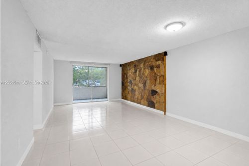 105-8501 Nw 8th St, Miami, FL, 33126-3756 | Card Image