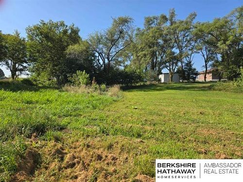 1831 Lake Ridge Dr, Plattsmouth, NE, 68048-4325 | Card Image