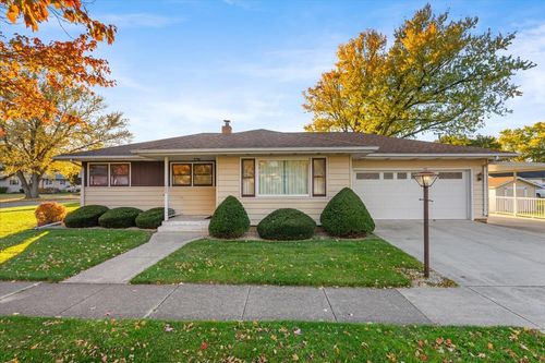 1000 4th St, Harvard, IL, 60033-1610 | Card Image