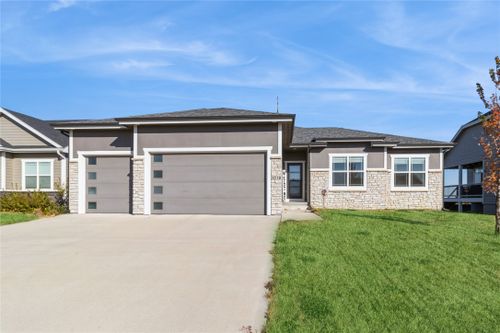 3018 Ne 17th Street, Ankeny, IA, 50021 | Card Image