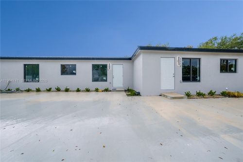 1112 Nw 81st St, Miami, FL, 33150-2740 | Card Image