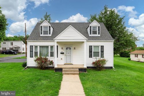 220 Mechanic St, LURAY, VA, 22835-1136 | Card Image