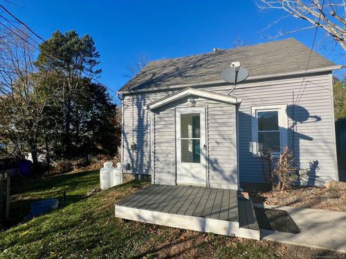 8 Burgeville Ct, Groton, CT, 06340-3303 | Card Image