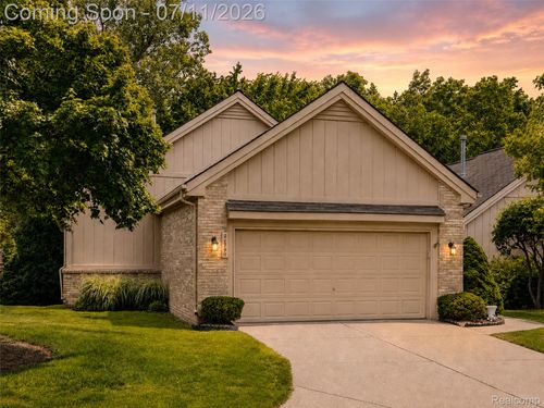 21790 River Ridge Trl, Farmington Hills, MI, 48335-4611 | Card Image